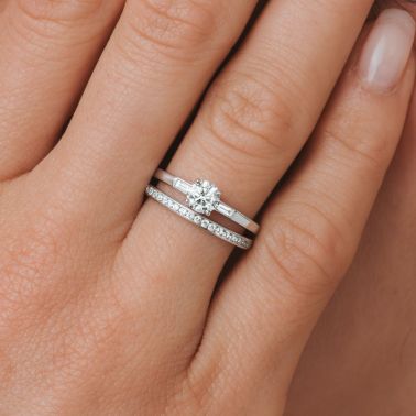 Destinée wedding ring in white gold and diamonds