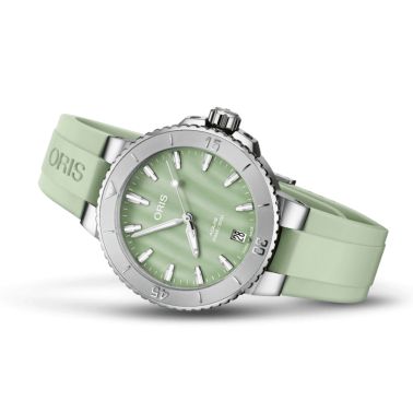 Montre Oris Plongée Aquis Date Calibre 733 automatique cadran nacre verte bracelet caoutchouc 36,5 mm