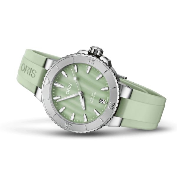 Montre Oris Plongée Aquis Date Calibre 733 automatique cadran nacre verte bracelet caoutchouc 36,5 mm
