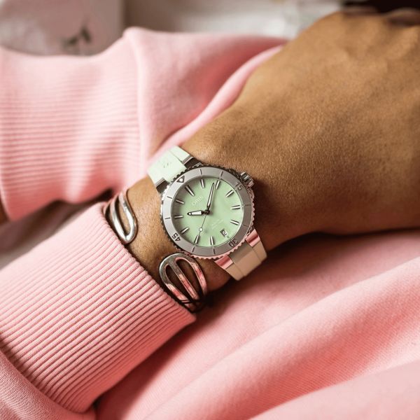 Oris Plongée Aquis Date Caliber 733 green mother-of-pearl dial automatic rubber strap 36,5 mm