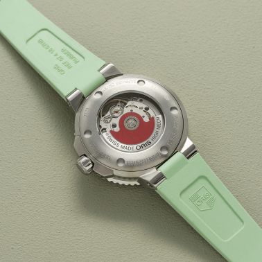 Montre Oris Plongée Aquis Date Calibre 733 automatique cadran nacre verte bracelet caoutchouc 36,5 mm