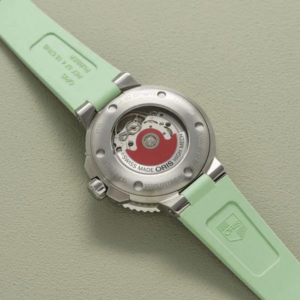 Oris Plongée Aquis Date Caliber 733 green mother-of-pearl dial automatic rubber strap 36,5 mm
