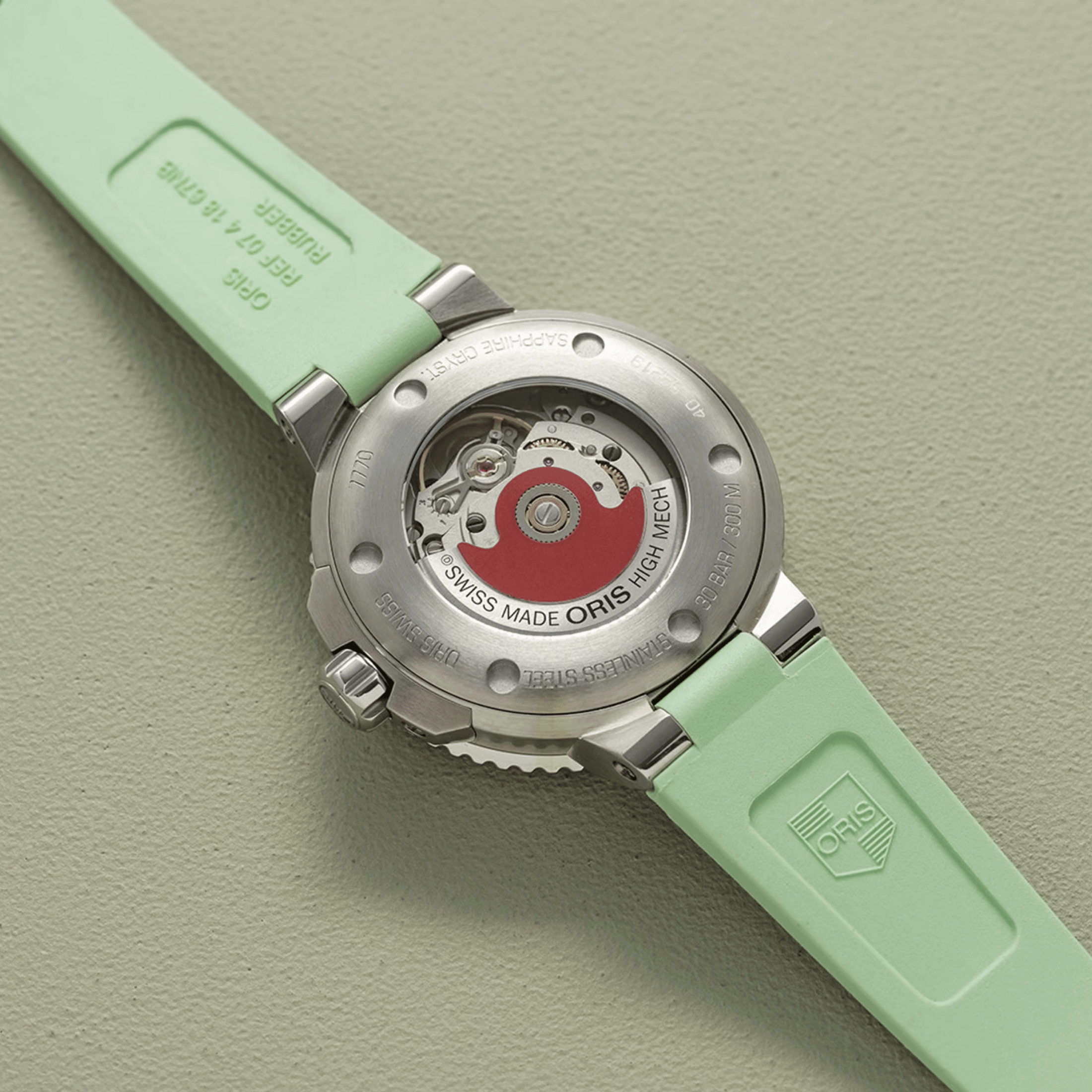 Montre Oris Plongée Aquis Date Calibre 733 automatique cadran nacre verte bracelet caoutchouc 36,5 mm