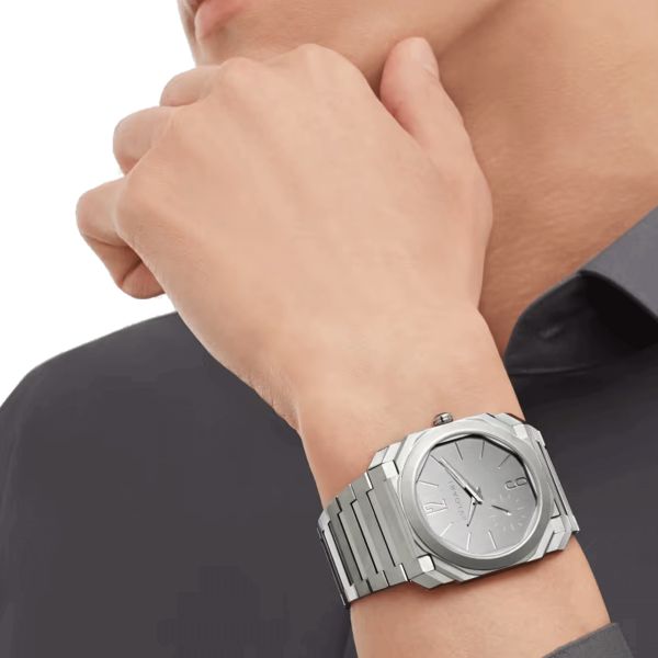 Montre Bulgari Octo Finissimo automatique cadran argent bracelet acier 40 mm 103464