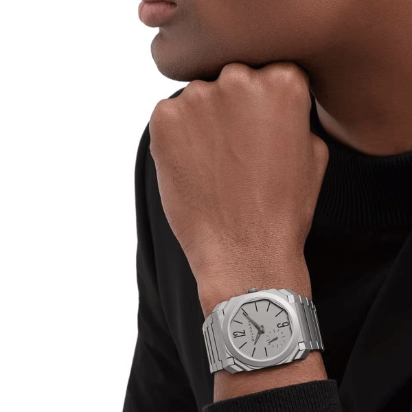 Montre Bulgari Octo Finissimo automatique cadran titane gris bracelet titane 40 mm 102713