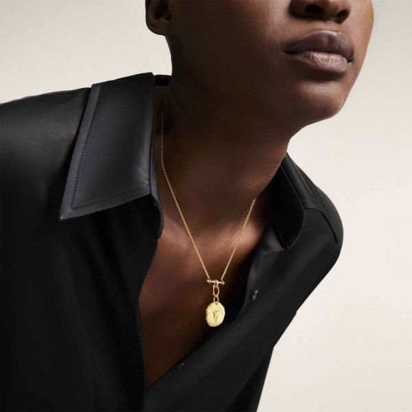 Arthus Bertrand Astro Taureau medal in yellow gold 23 mm