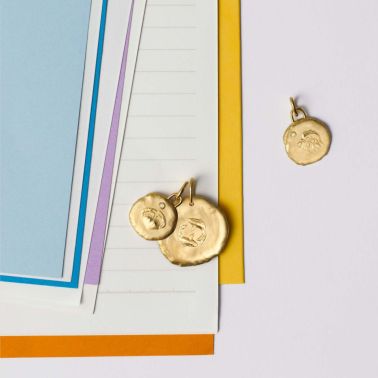 Arthus Bertrand Astro Poissons medal in yellow gold 23 mm