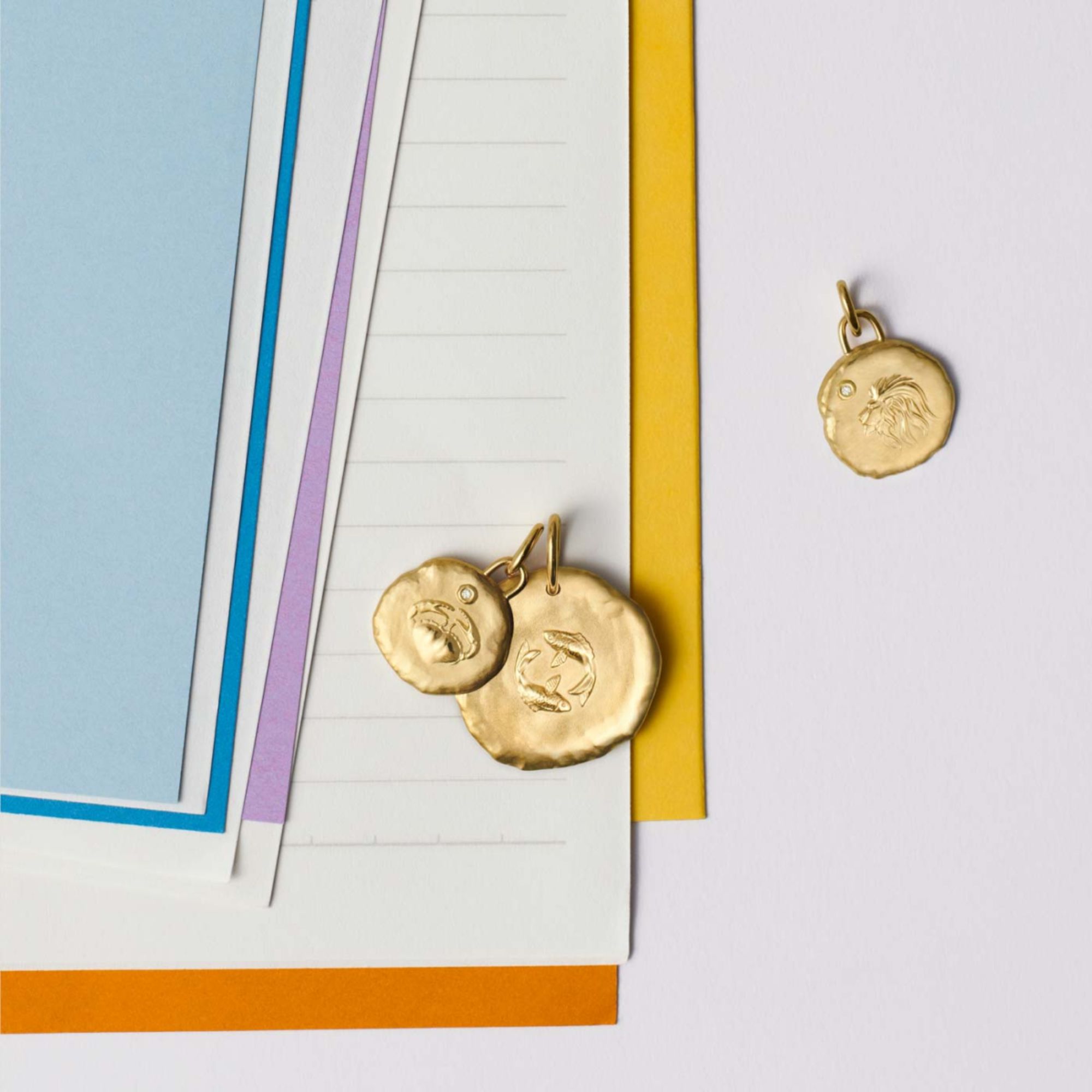 Arthus Bertrand Astro Poissons medal in yellow gold 23 mm