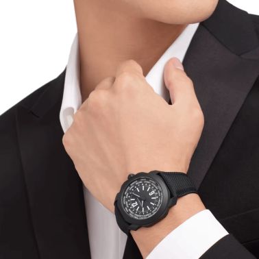 Montre Bulgari Octo Roma WorldTimer automatique cadran noir bracelet caoutchouc noir 41 mm 103486