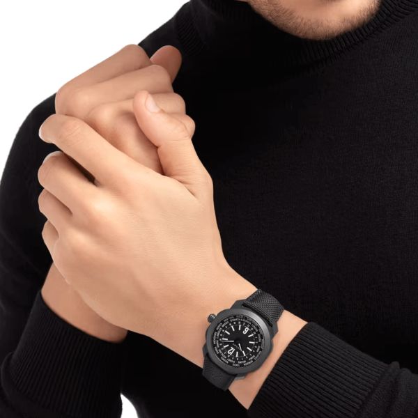 Montre Bulgari Octo Roma WorldTimer automatique cadran noir bracelet caoutchouc noir 41 mm 103486