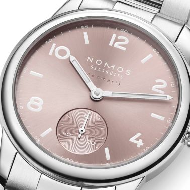 Montre Nomos Club Sport Neomatik 34 Rosé automatique fond saphir cadran rose bracelet acier 34 mm