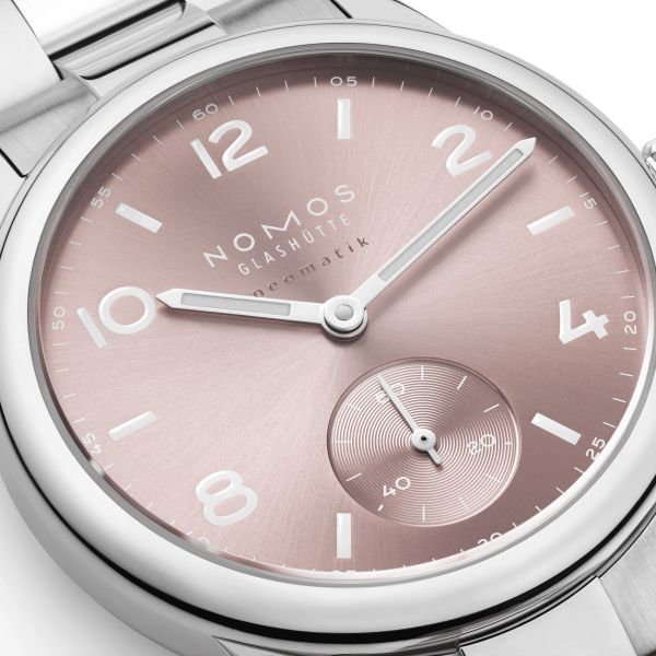 Montre Nomos Club Sport Neomatik 34 Rosé automatique fond saphir cadran rose bracelet acier 34 mm