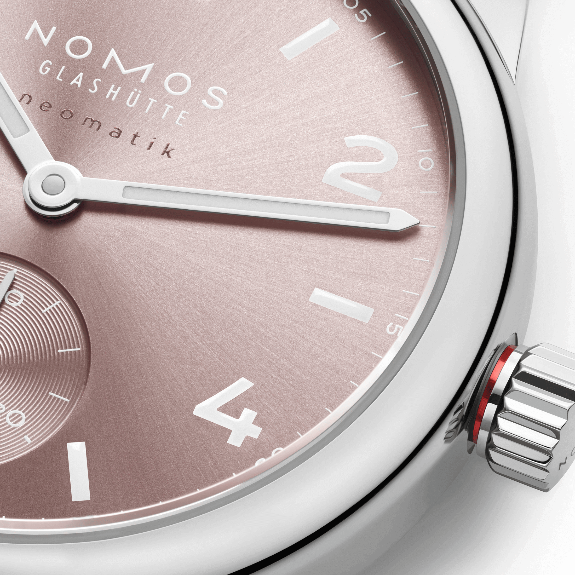 Montre Nomos Club Sport Neomatik 34 Rosé automatique fond saphir cadran rose bracelet acier 34 mm
