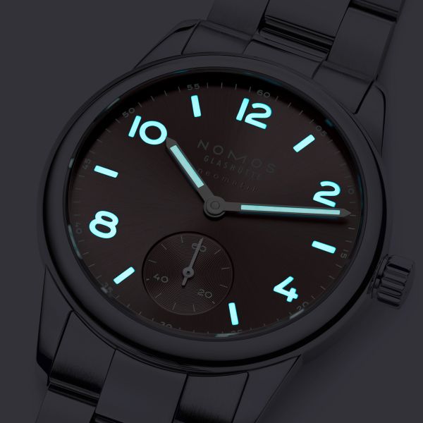 Montre Nomos Club Sport Neomatik 34 Rosé automatique fond saphir cadran rose bracelet acier 34 mm