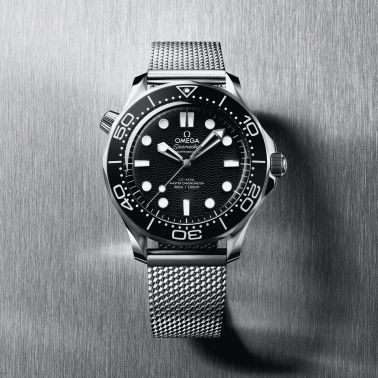 Montre Omega Seamaster Diver 300m Co-Axial Master Chronometer cadran noir bracelet acier milanais 42 mm