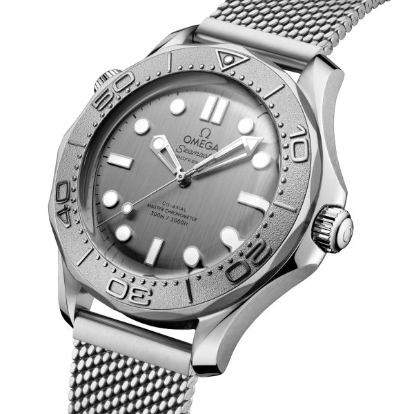 Omega Seamaster Diver 300m Co-Axial Master Chronometer steel dial mesh steel bracelet 42 mm
