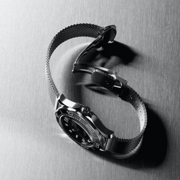 Omega Seamaster Diver 300m Co-Axial Master Chronometer steel dial mesh steel bracelet 42 mm