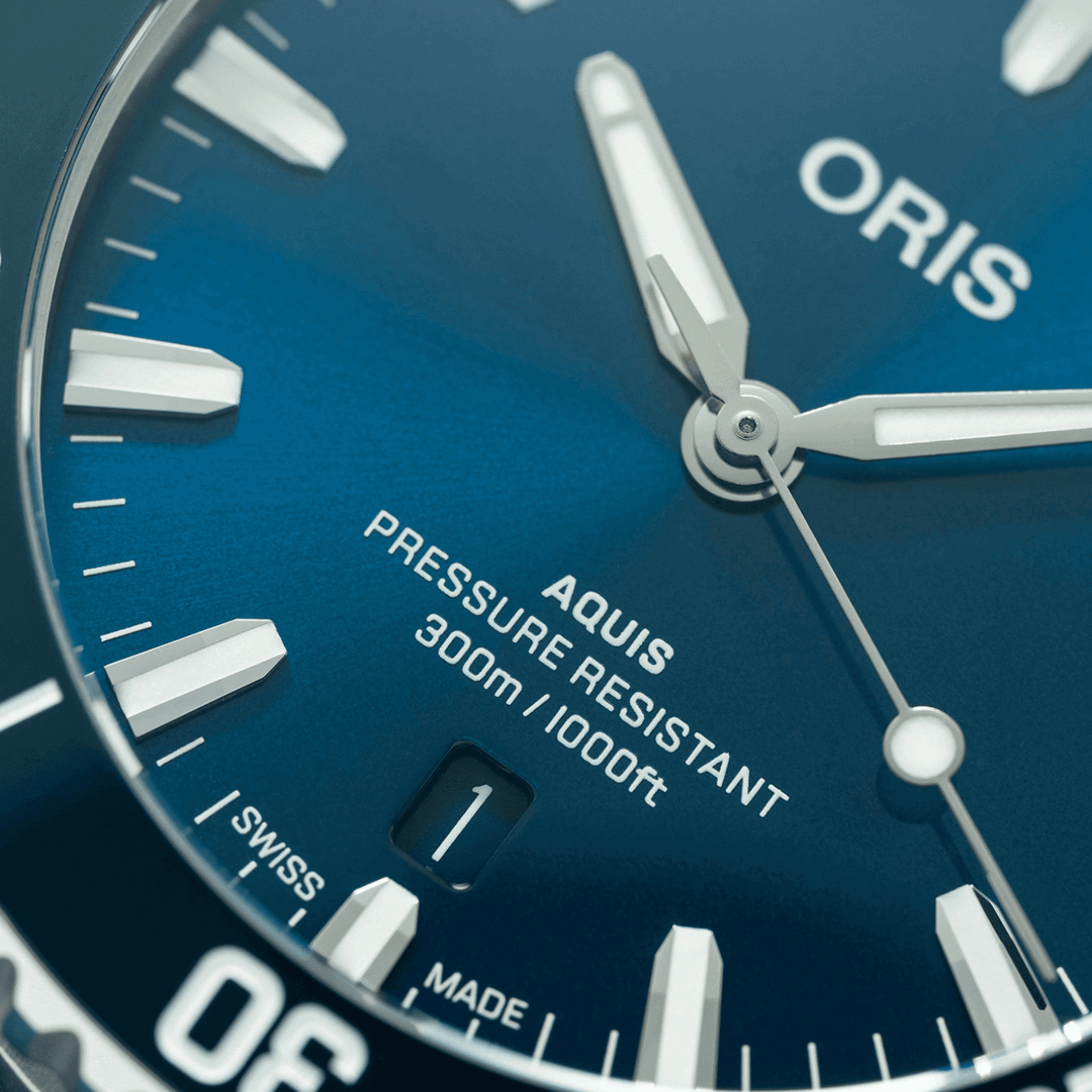 Montre Oris Plongée New Aquis Date x TR Racing x Lepage automatique Calibre 733 41,5 mm