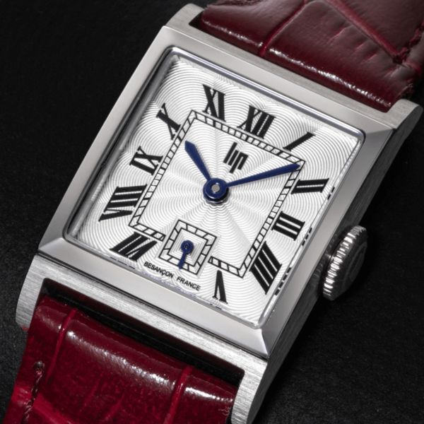 Montre Lip Churchill C18 quartz cadran argenté bracelet cuir rouge 21 x 21 mm