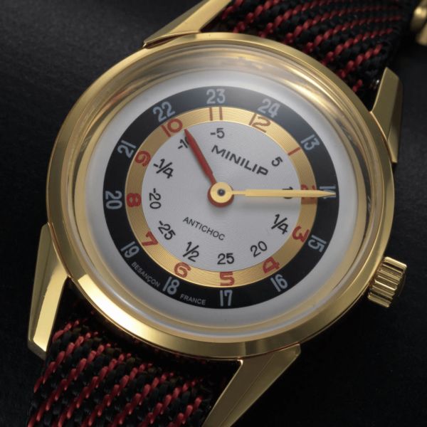 Montre Lip MiniLIP Dorée quartz cadran argenté bracelet tissu rouge 29 mm