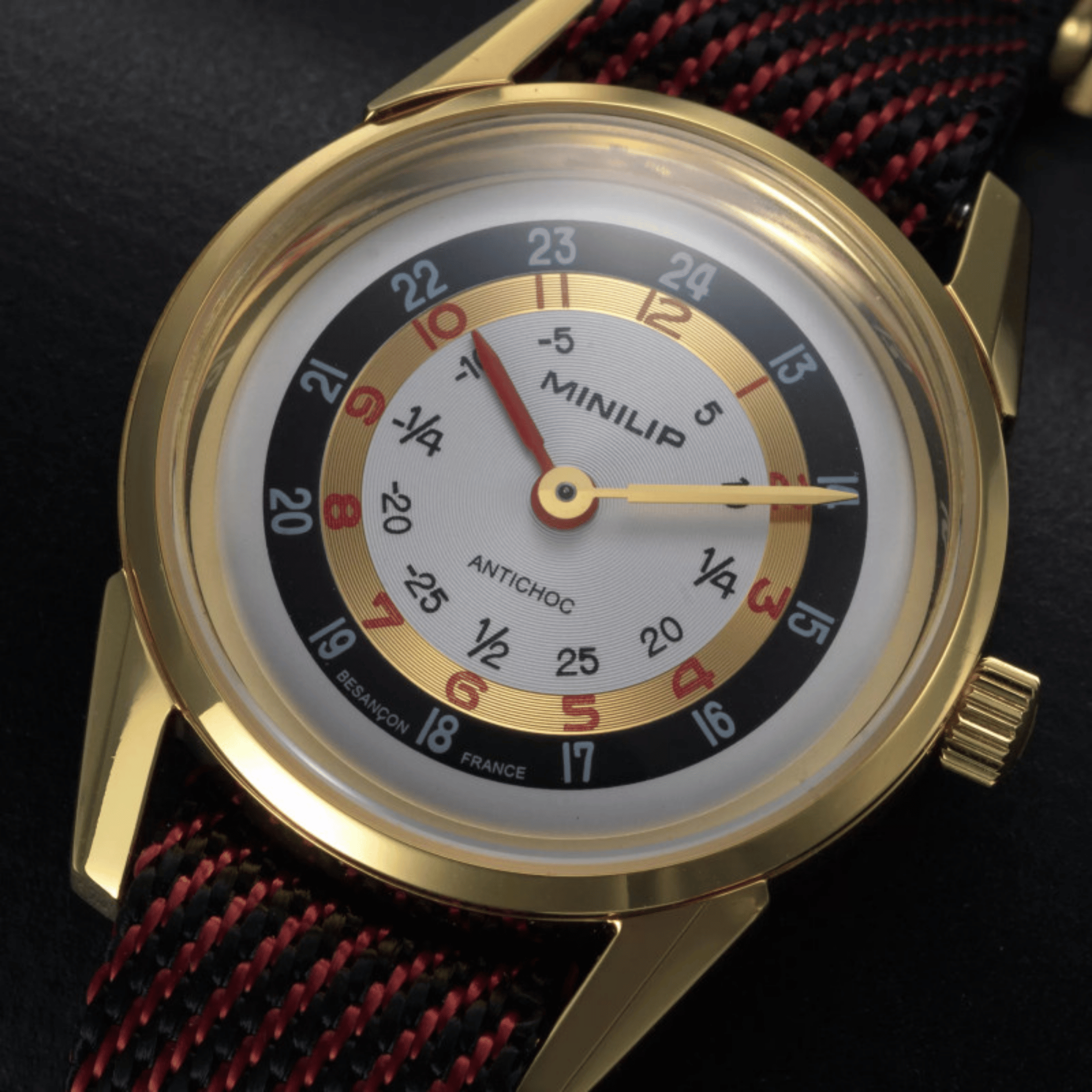 Montre Lip MiniLIP Dorée quartz cadran argenté bracelet tissu rouge 29 mm