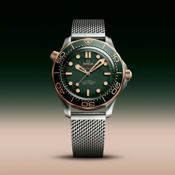 Montre Omega Seamaster Diver 300m Bronze Gold Co-Axial Master Chronometer cadran vert bracelet acier milanais 42 mm