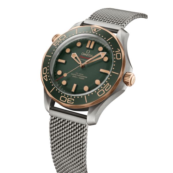 Montre Omega Seamaster Diver 300m Bronze Gold Co-Axial Master Chronometer cadran vert bracelet acier milanais 42 mm