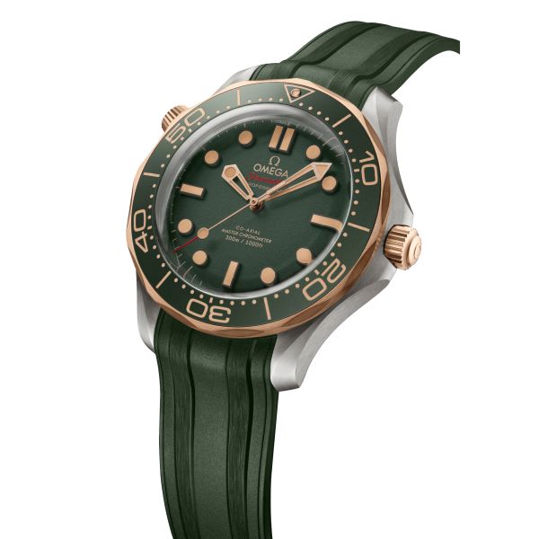 Montre Omega Seamaster Diver 300m Bronze Gold Co-Axial Master Chronometer cadran vert bracelet caoutchouc 42 mm