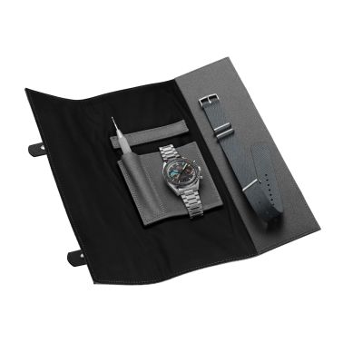 Montre Omega Speedmaster Pilot "Flight Qualified" Master Chronometer automatique cadran noir bracelet acier 40,85 mm