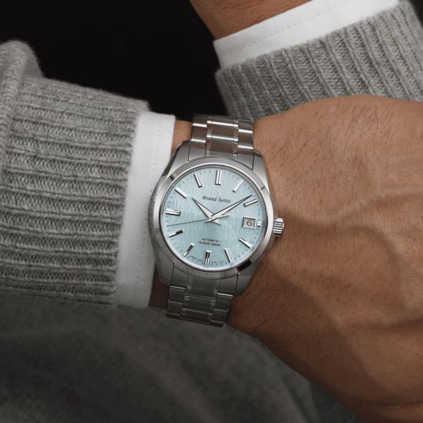 Montre Grand Seiko Heritage "Icefall" automatique Hi-Beat 1998 Revival Titanium cadran bleu bracelet titane 40 mm