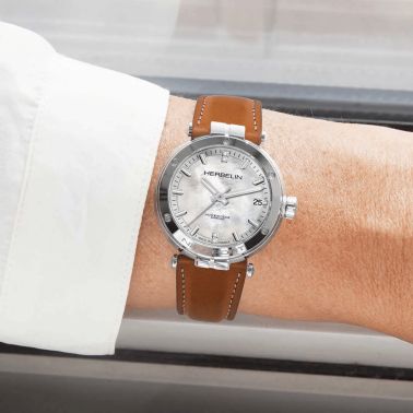Montre Herbelin Newport automatique cadran nacre bracelet cuir 35 mm