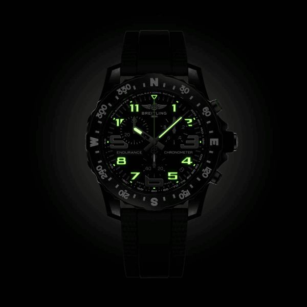 Montre Breitling Professional Endurance Pro quartz cadran noir bracelet caoutchouc noir 44 mm X82310E51B1S2