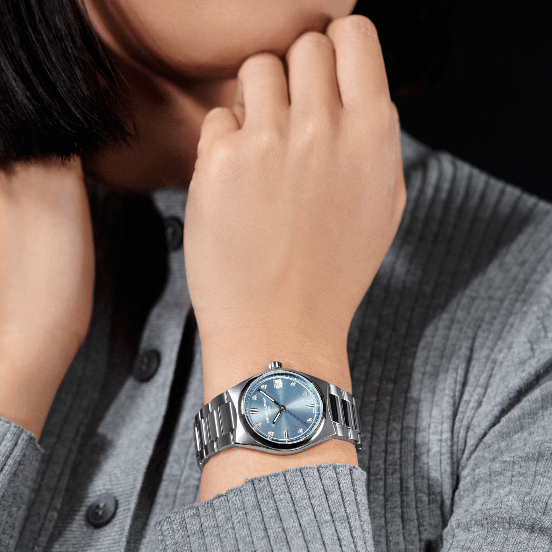 Montre Frédérique Constant Highlife Ladies quartz cadran bleu clair et diamants bracelet acier 31 mm