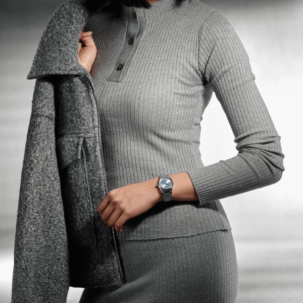 Montre Frédérique Constant Highlife Ladies quartz cadran bleu clair et diamants bracelet acier 31 mm