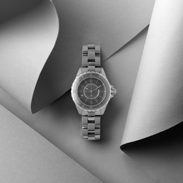 Chanel J12 Chromatic quartz 33 mm