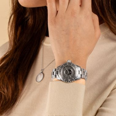 Montre Chanel J12 Chromatic quartz 33 mm