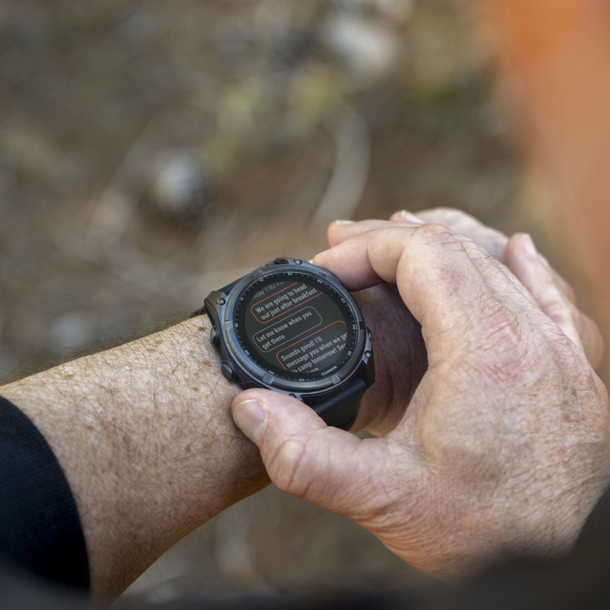 Montre Garmin Fénix 8 Sapphire Solar Edition Titane Titanium bracelet jaune-graphite 51 mm