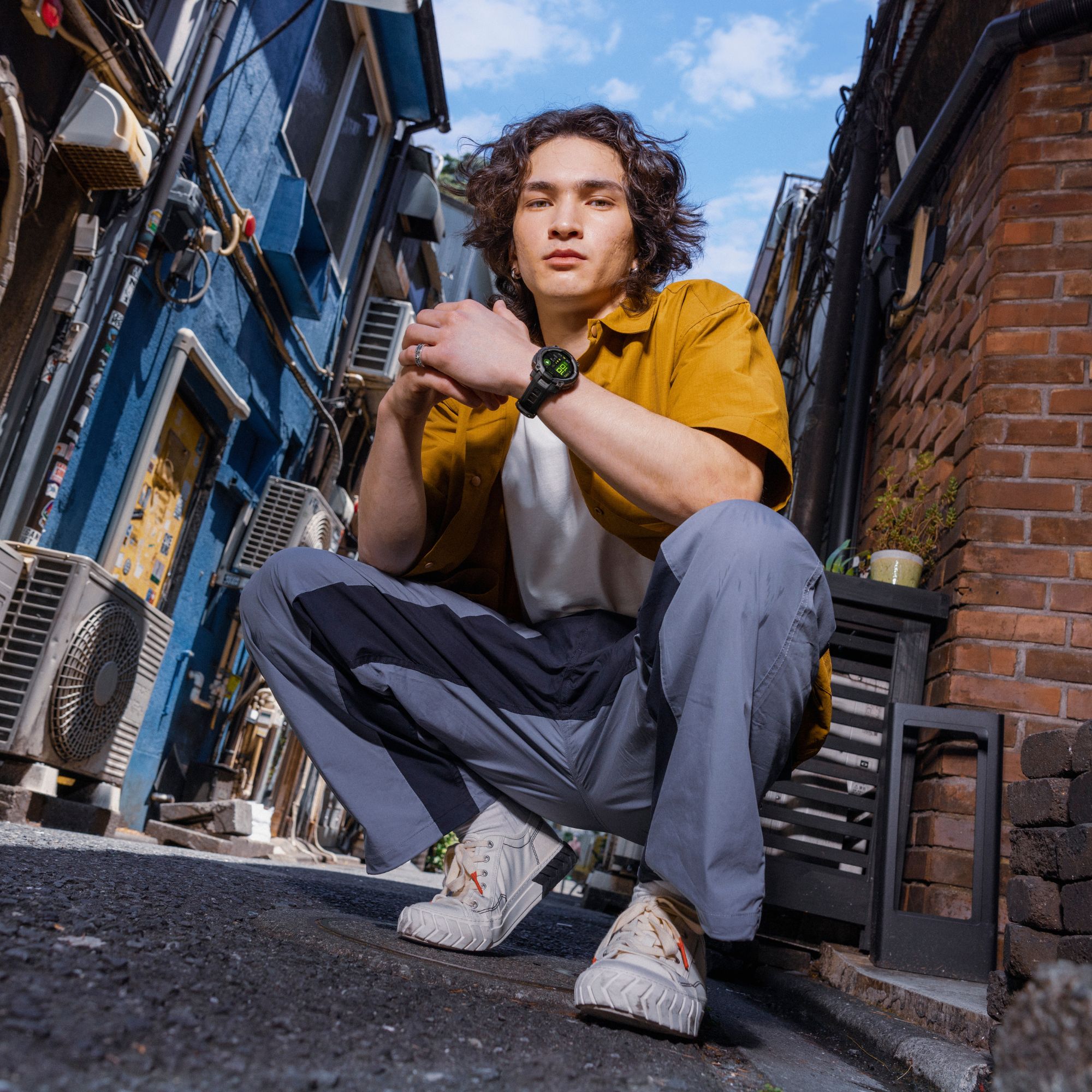 Garmin Instinct 3 AMOLED watch with twilight blue silicone strap Limited Edition 50 mm