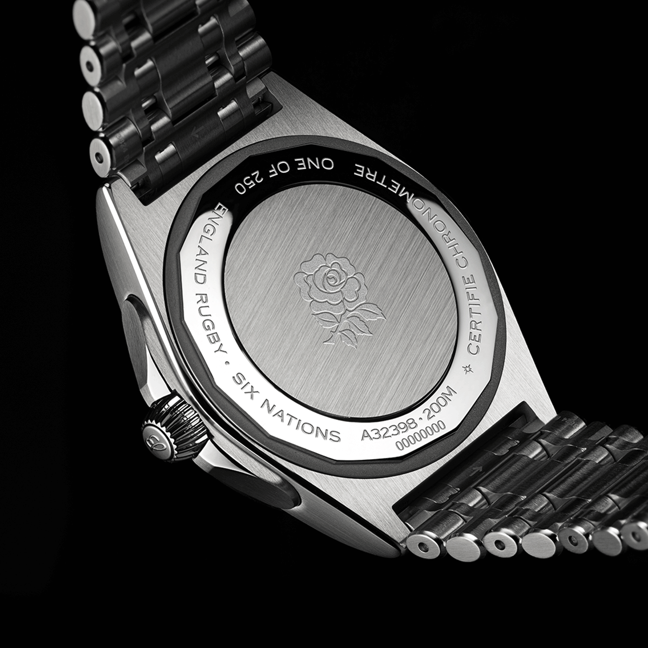 Montre Breitling Chronomat GMT Six Nations Angleterre automatique cadran argent bracelet acier 40 mm A323985B1A1A1