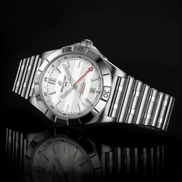 Montre Breitling Chronomat GMT Six Nations Angleterre automatique cadran argent bracelet acier 40 mm A323985B1A1A1