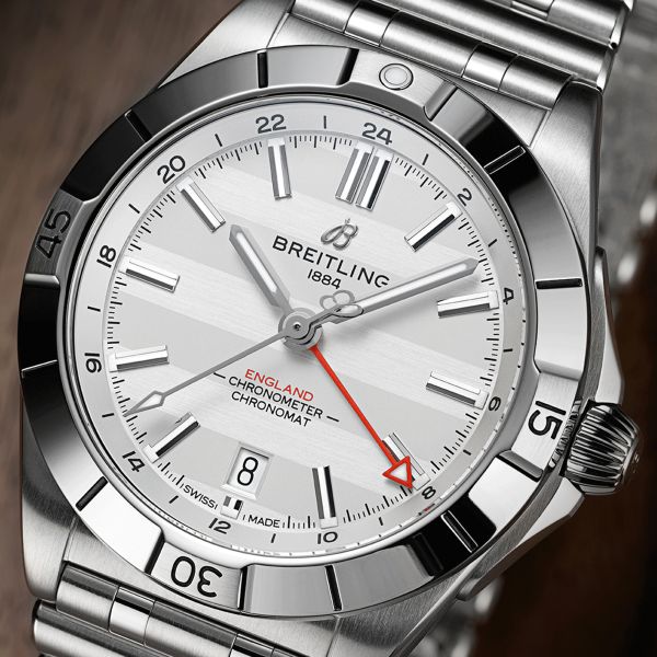 Montre Breitling Chronomat GMT Six Nations Angleterre automatique cadran argent bracelet acier 40 mm A323985B1A1A1