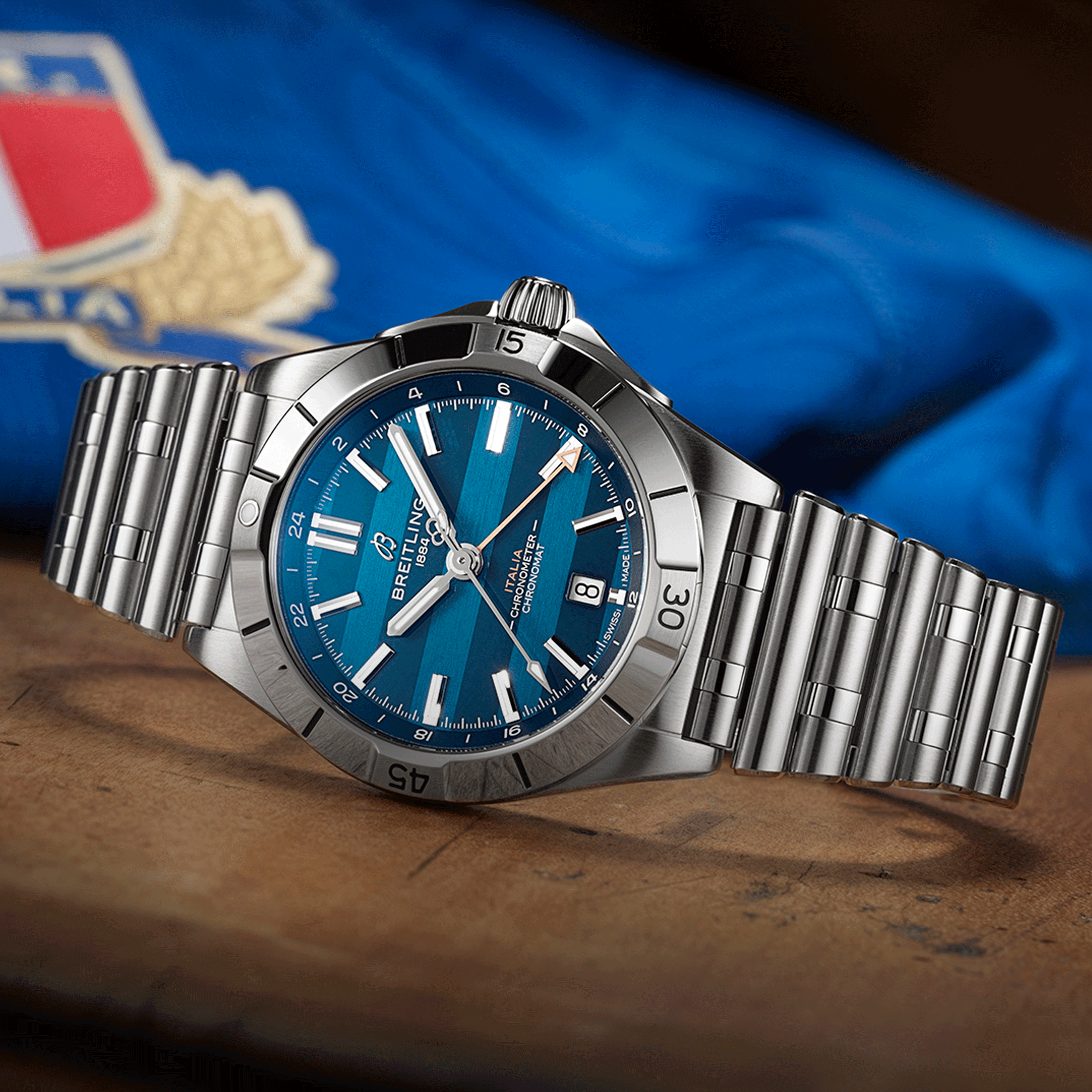 Montre Breitling Chronomat GMT Six Nations Italie automatique cadran bleu bracelet acier 40 mm A323981C1C1A1