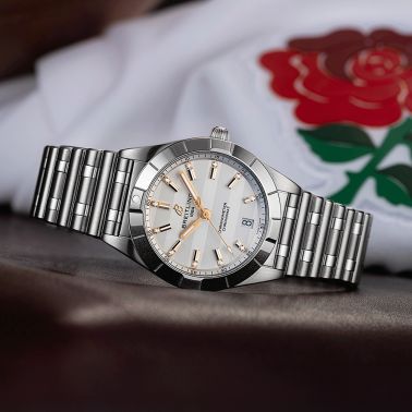 Montre Breitling Chronomat Six Nations Angleterre quartz cadran argent bracelet acier 32 mm A773105A1A1A1