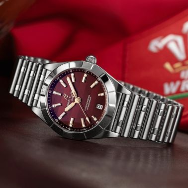 Montre Breitling Chronomat Six Nations Pays de Galles quartz cadran bordeaux bracelet acier 32 mm A773108A1K1A1