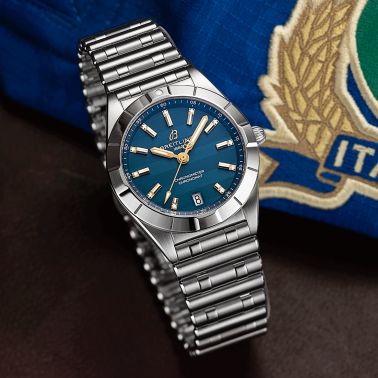 Montre Breitling Chronomat Six Nations Italie quartz cadran bleu bracelet acier 32 mm A773101B1C1A1