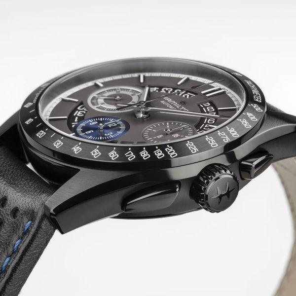 Montre Hamilton Jazzmaster Performer Chronographe automatique cadran noir et bleu bracelet cuir noir 42 mm