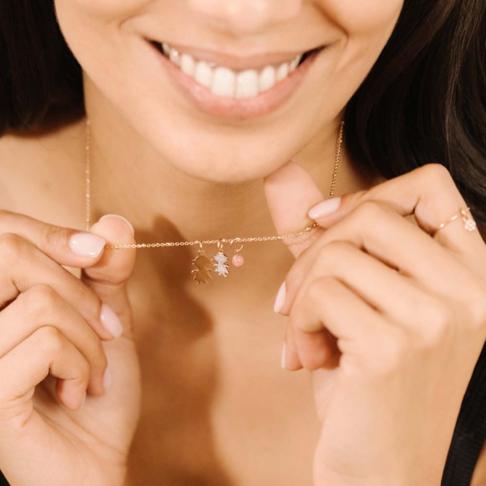 Pendentif Ginette NY Mini Girl charm en or rose 