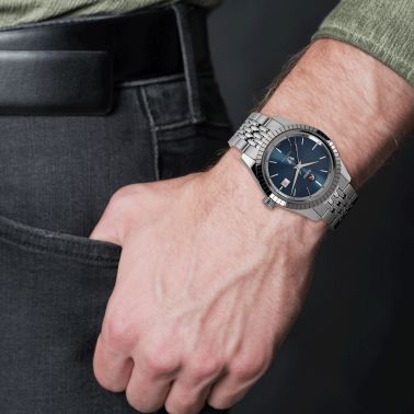 Montre Rado HyperChrome Classic automatique cadran bleu bracelet acier 42 mm R33101203