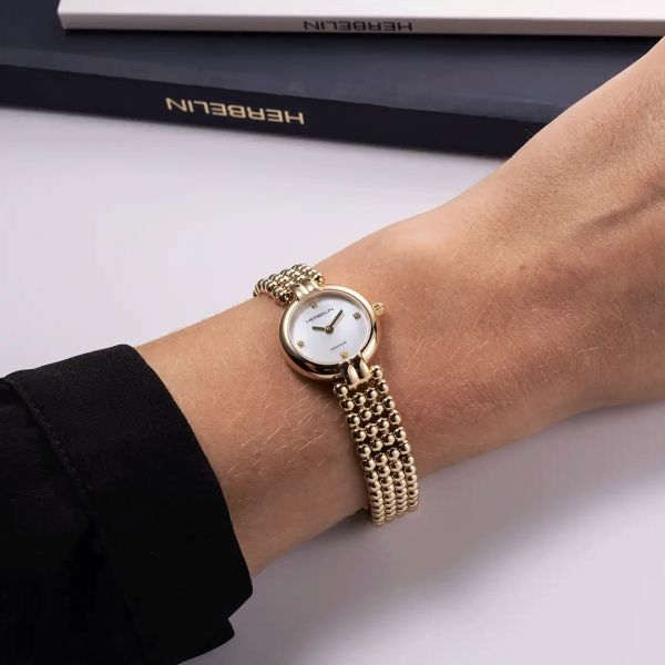 Montre Herbelin Perles quartz index diamants cadran nacre blanche bracelet acier PVD or jaune 22 mm 17433BP1N89