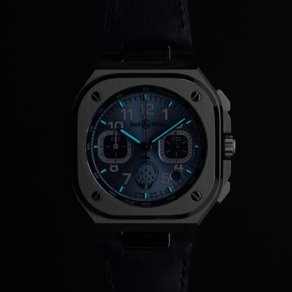 Montre Bell & Ross BR 05 Chrono A523 Patrouille de France automatique cadran bleu bracelet cuir bleu 42 mm
